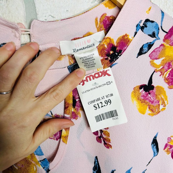 Light Pink Floral Flowy Blouse with Ruffled Sleeves - Picture 6 of 7